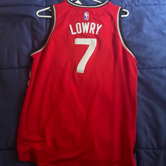 Kyle Lowry (L) - Picture 2 of 4